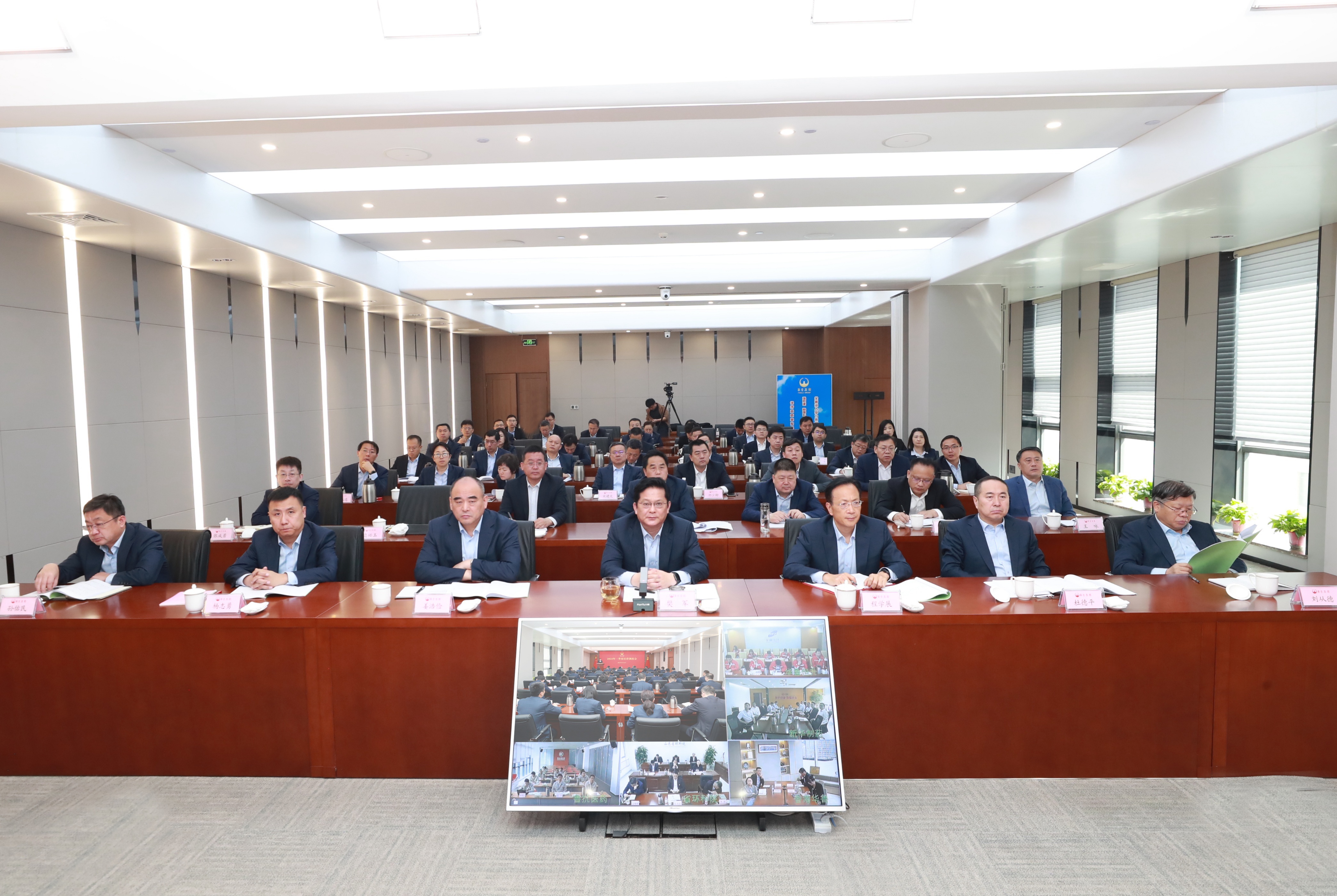 奮戰(zhàn)二季度 確保“雙過半”“雙增長” ——華魯集團召開2024年一季度經(jīng)營調(diào)度會-2.jpg